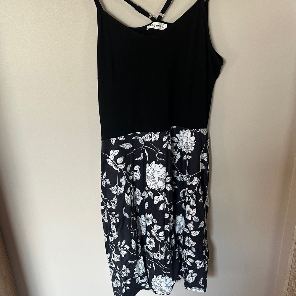 Moyabo Black and White Floral Midi Dress